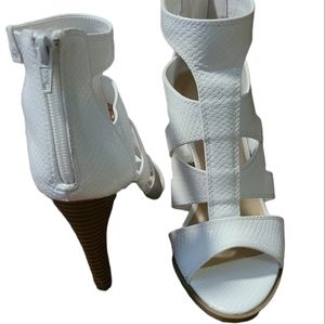 Simply Vera Heels, size 7.5, White w/Tan heels